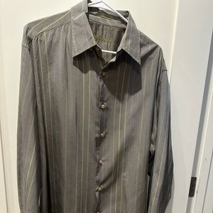 Lightly worn. Tommy Bahama 100% silk long sleeve men’s shirt.